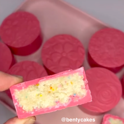 Floral Cake Pucks Inside w Florals in Background @bentycakes